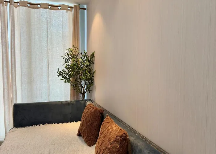 Stylish 2br Azure Urban Residences View 6 Pax With Netflix *