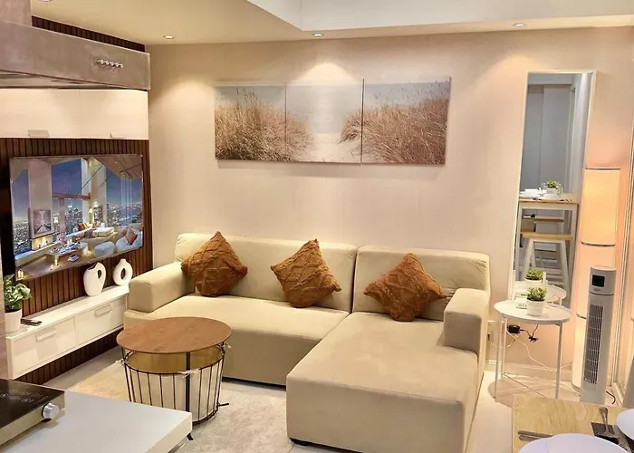 Stylish 2br Azure Urban Residences View 6 Pax With Netflix